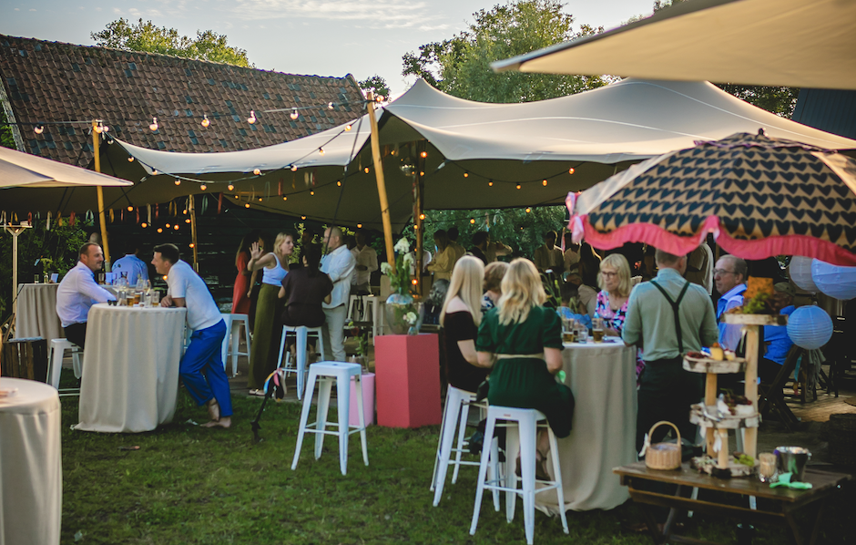 Weddingplanner trouwen in eigen achtertuin